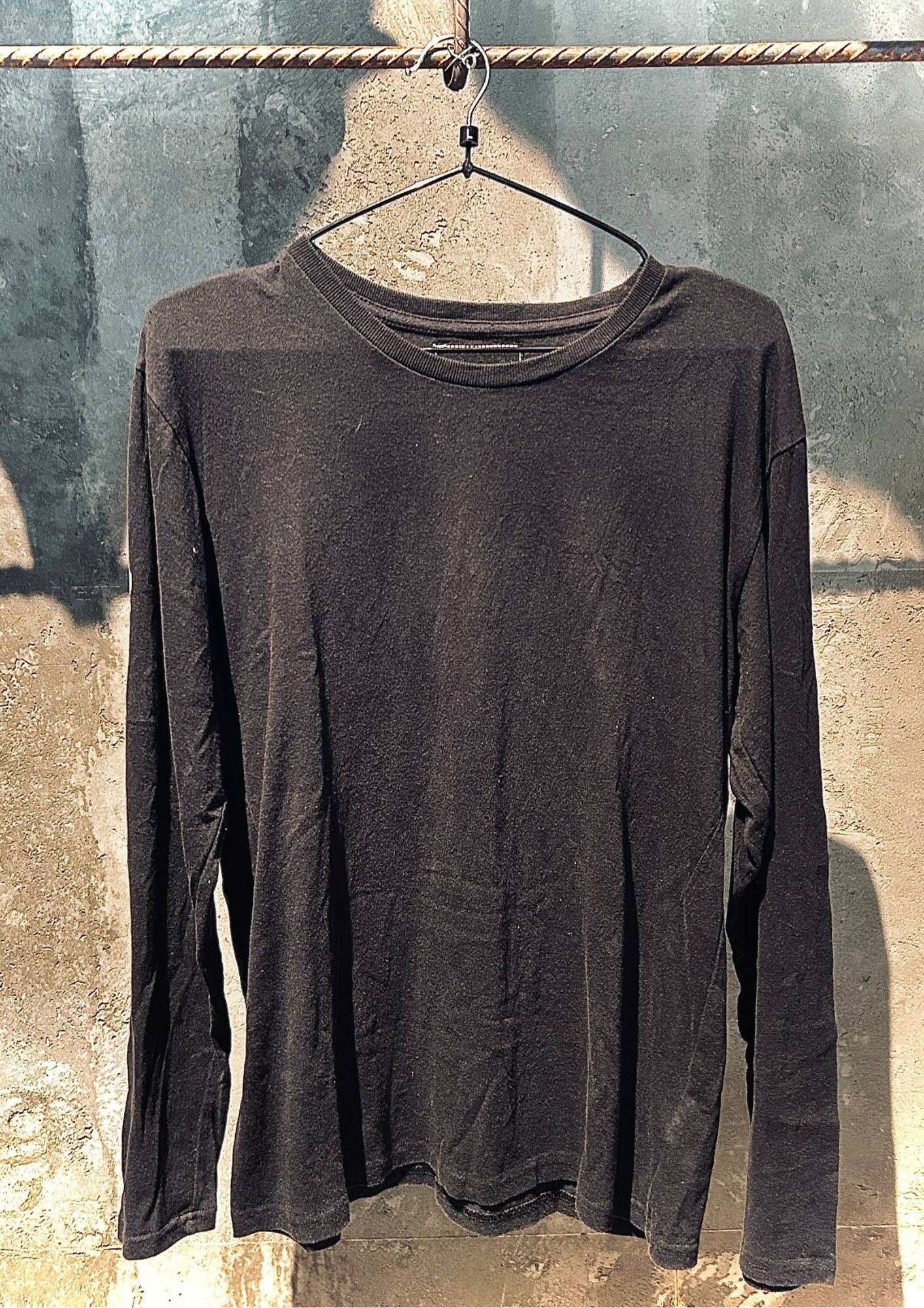 NNINE Essential Black Long Sleeve T-Shirt – Minimal Everyday Basic