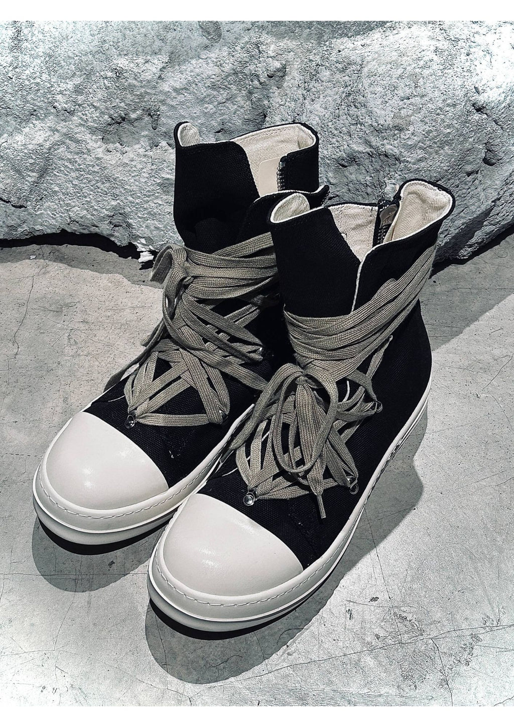 R/W High-Top Lace Boots