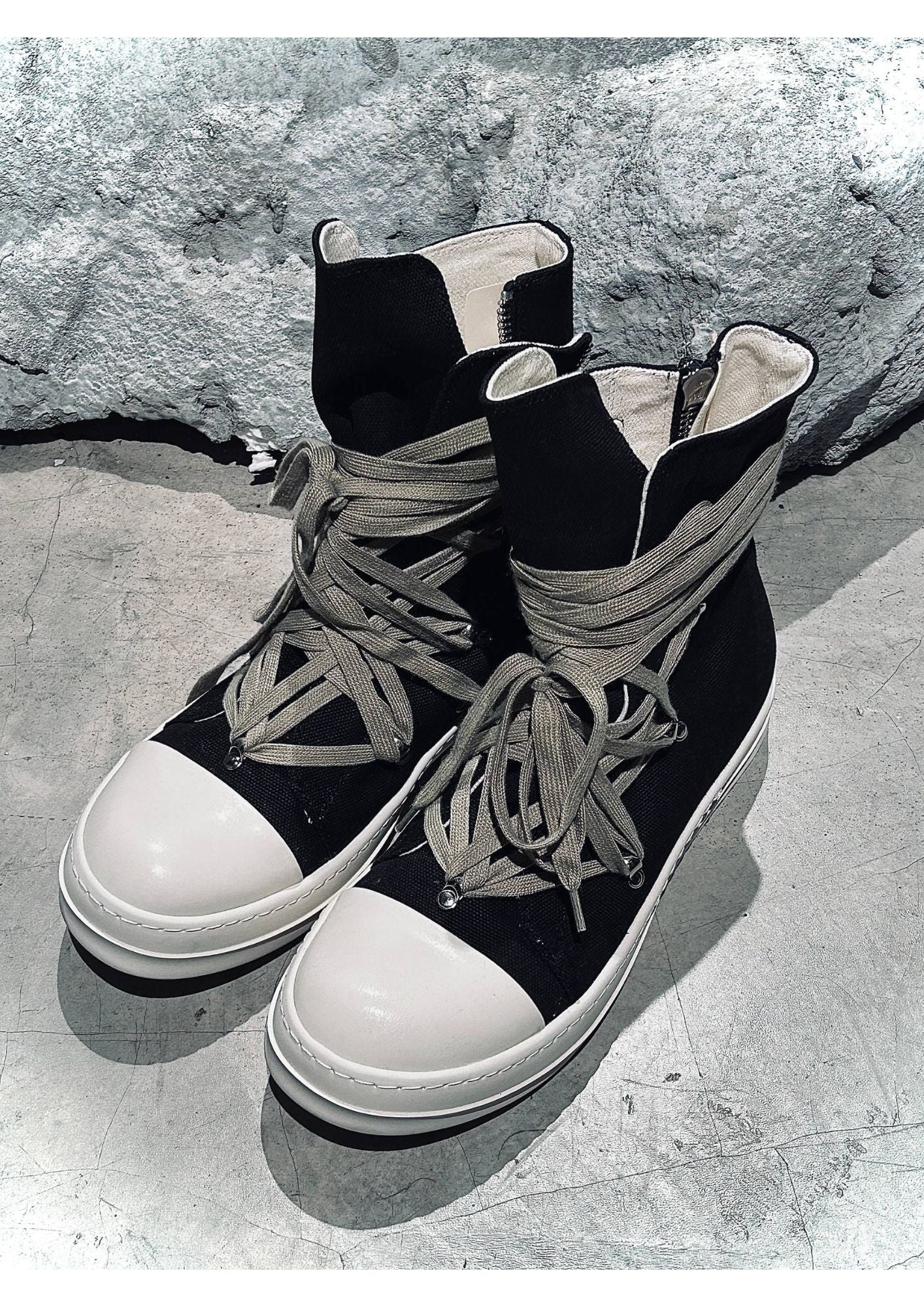 R/W High-Top Lace Boots