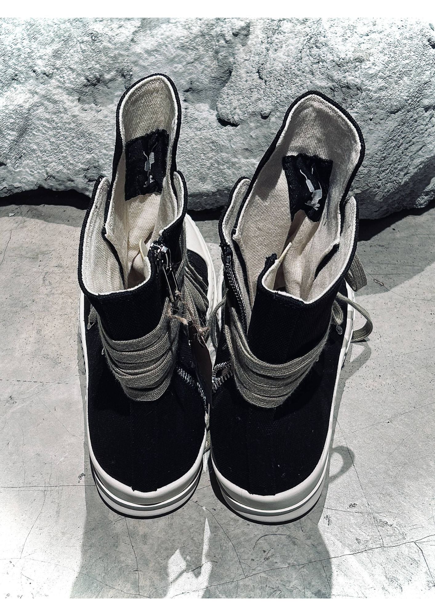 R/W High-Top Lace Boots