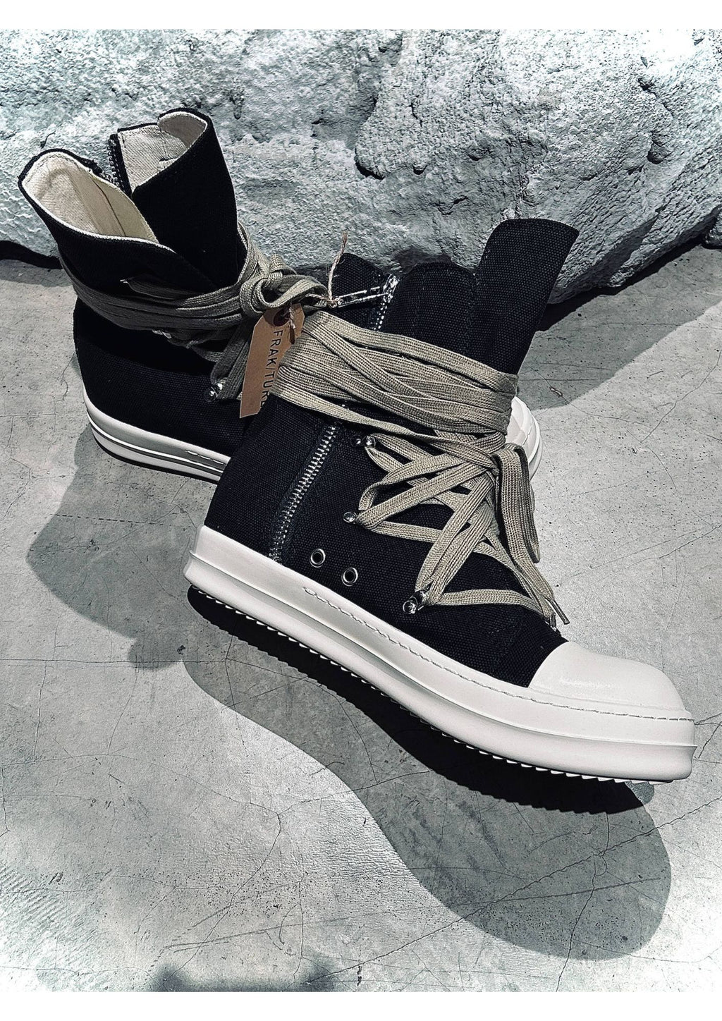 R/W High-Top Lace Boots