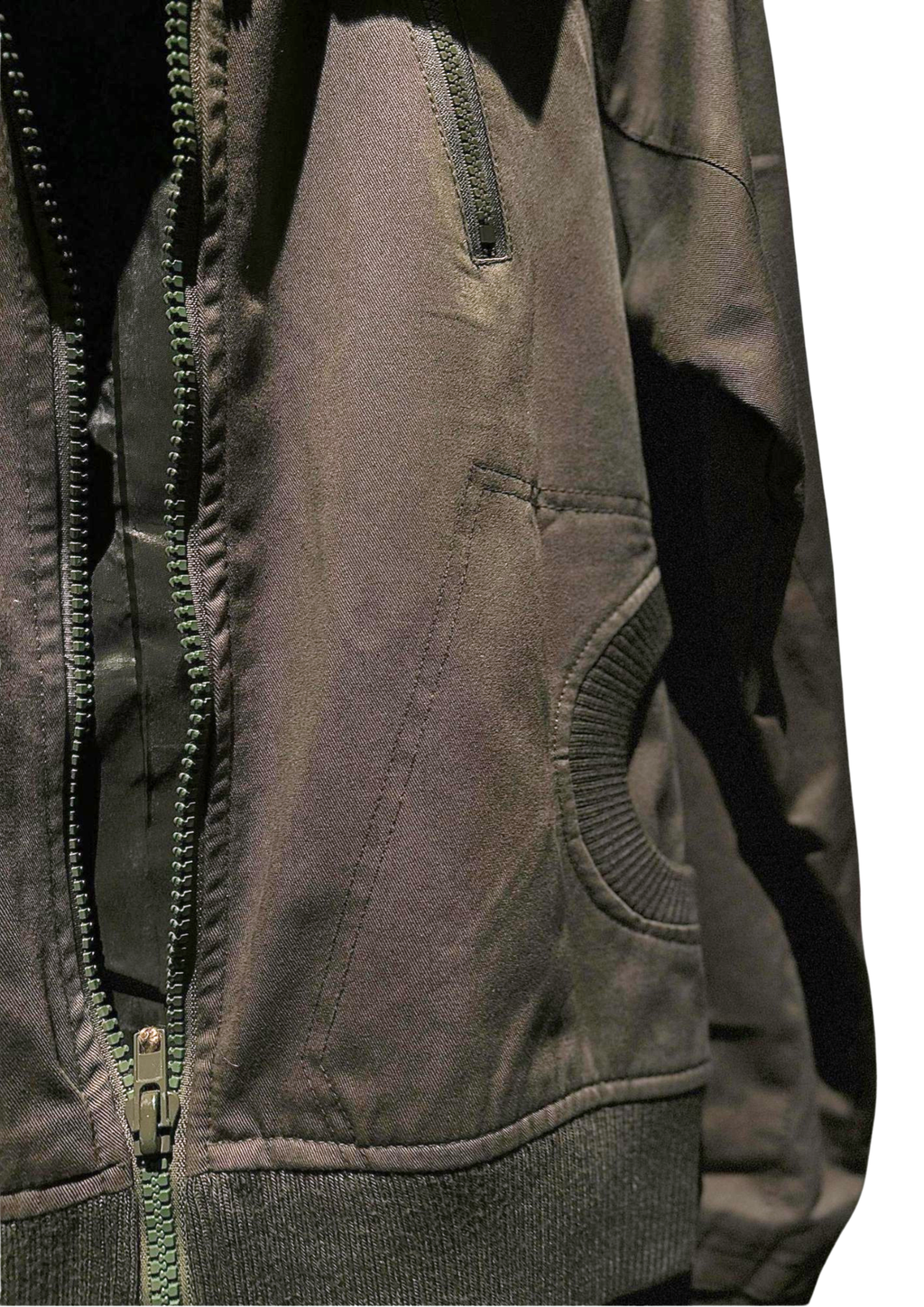 Nil Gallery - Side view