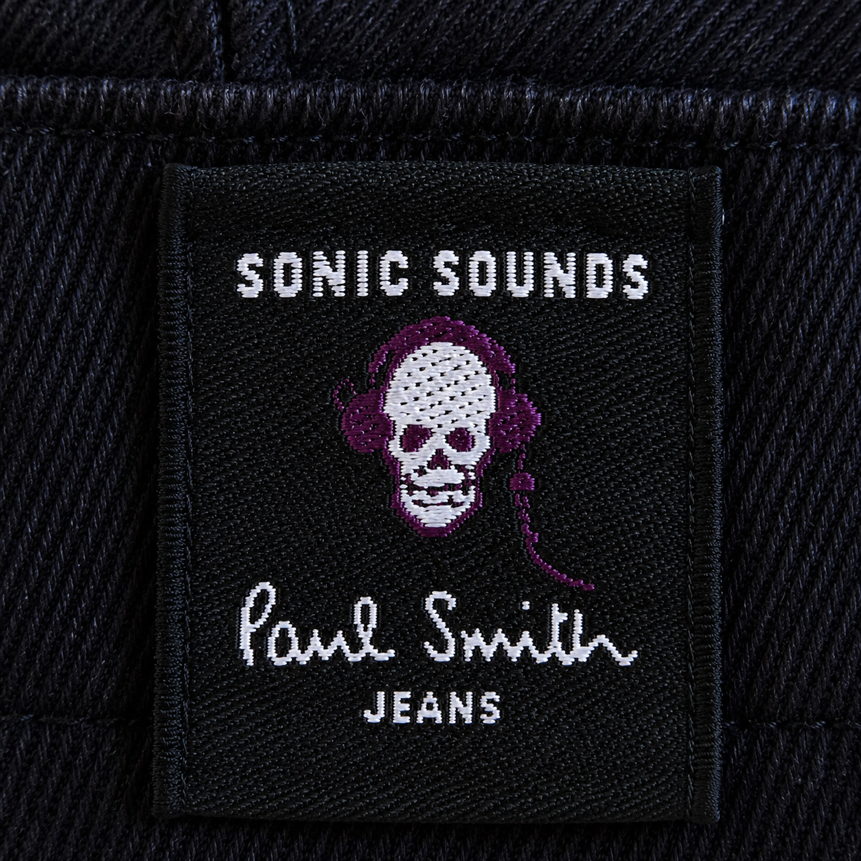 Front view of hat in 100% cotton showing the panel construction and archive detailing