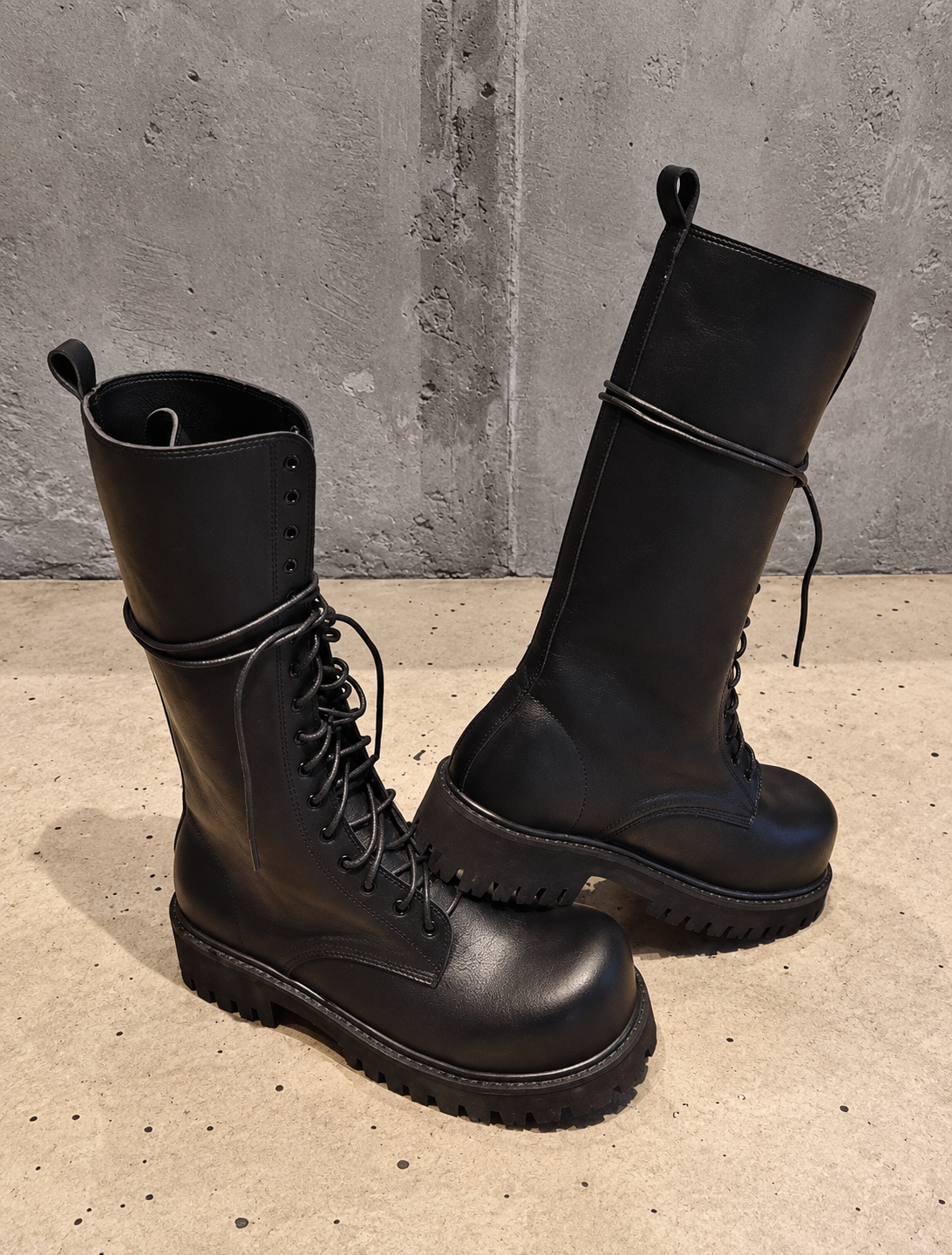 Vintage Black Leather Wingtip Brogue Boots