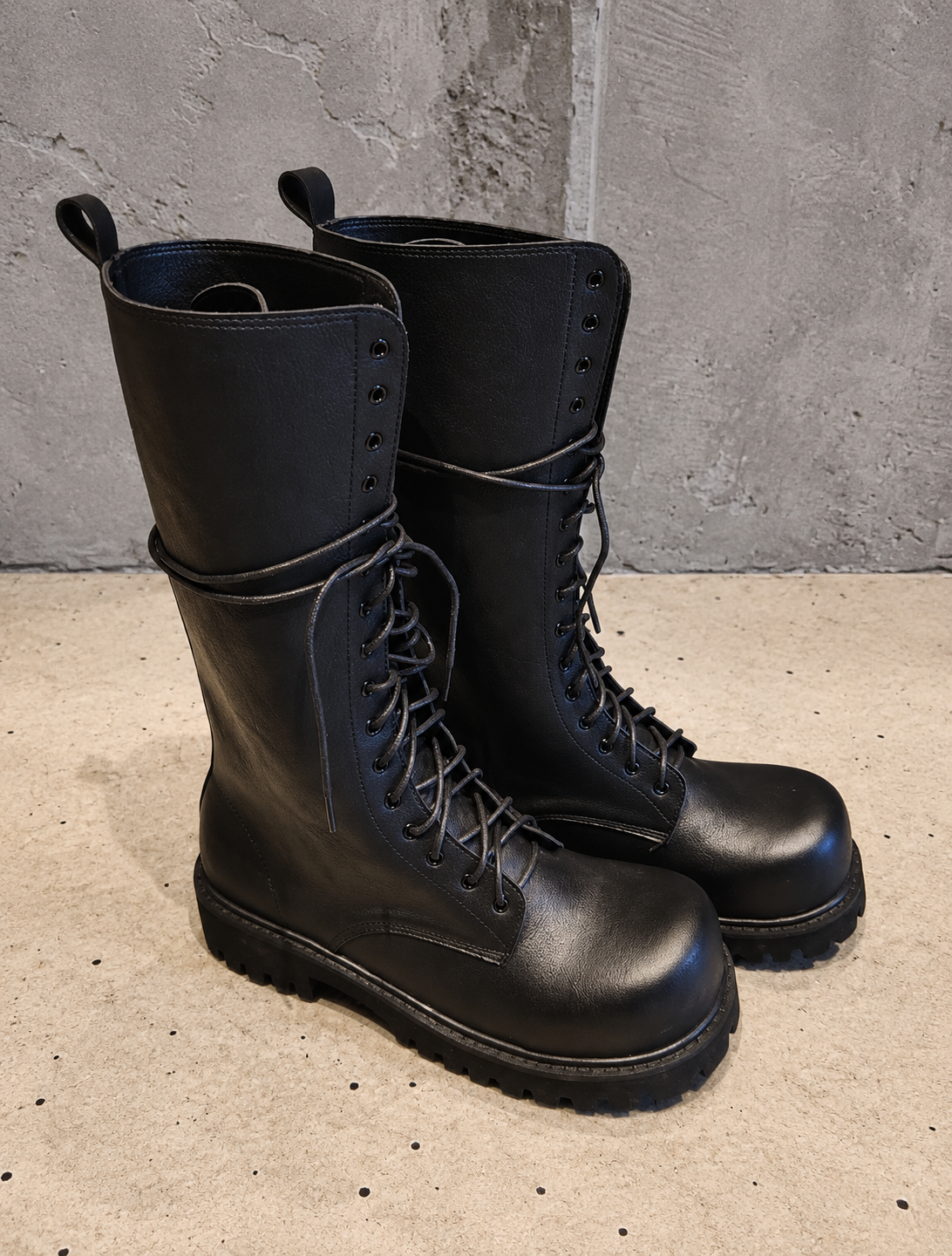 Vintage Black Leather Wingtip Brogue Boots