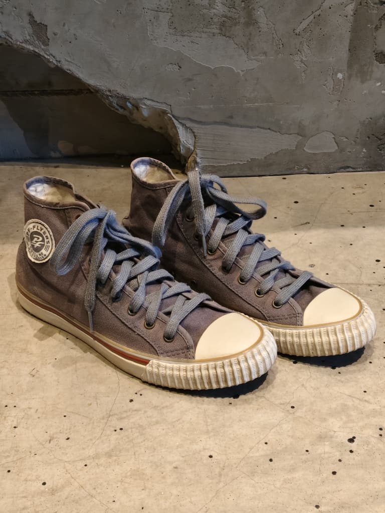 Front view of shoes in grey canvas showing the sole unit and upper silhouette