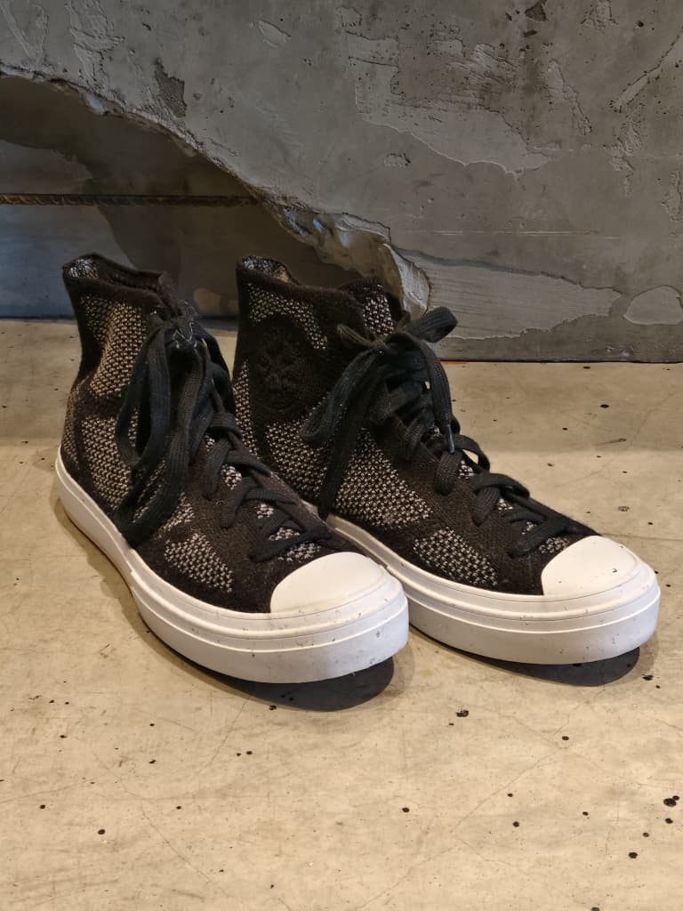 Front view of shoes in canvas showing the sole unit and upper silhouette