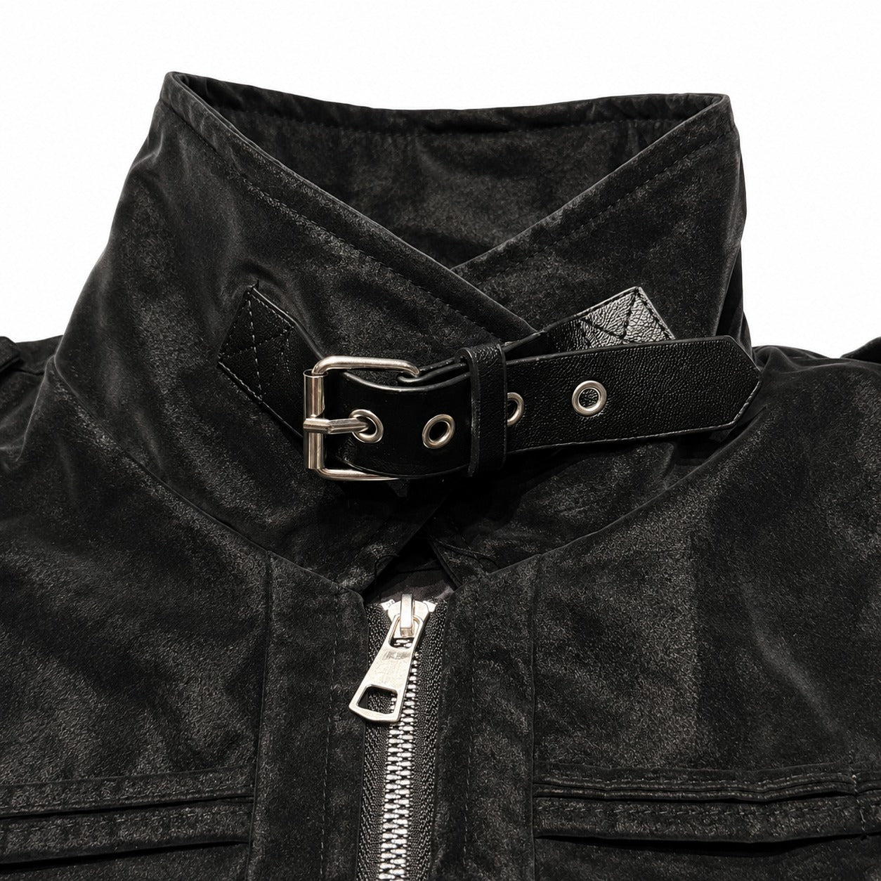 JC165 - collar and buckle detail